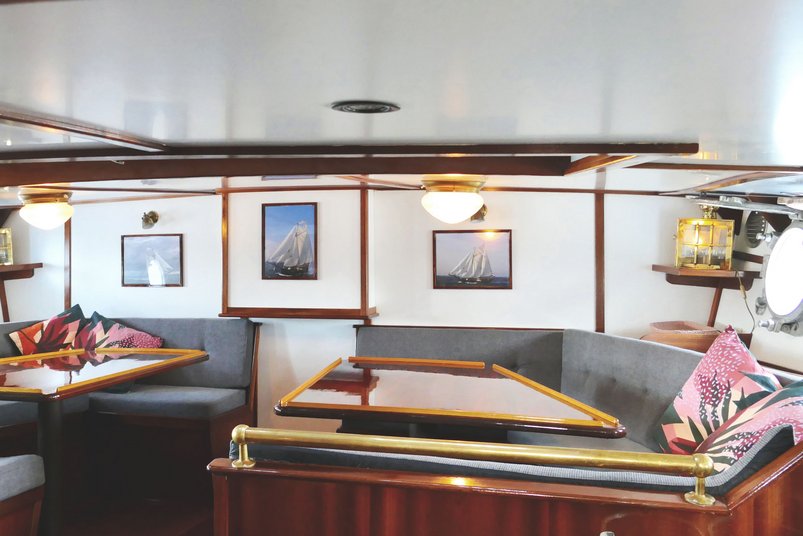 Speiseraum auf dem Segelschiff Twister
