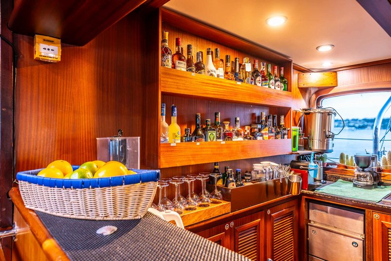 Bar auf dem Segelschiff Chronos
